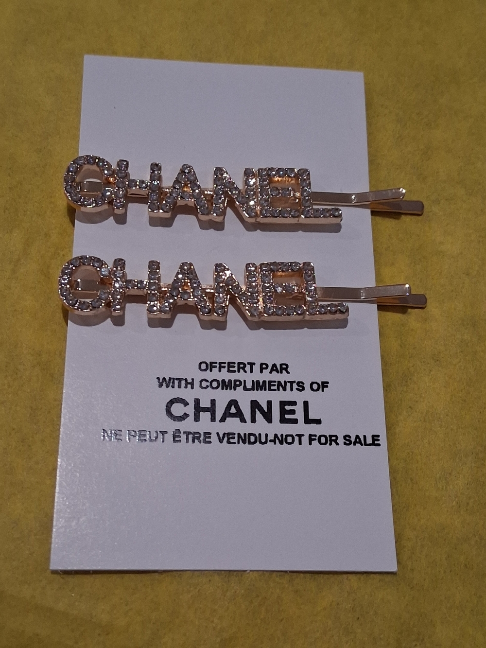 CHANEL VIP/GWP Crystal Logo Hair Pins in Rose Gold - Picture 2 of 4